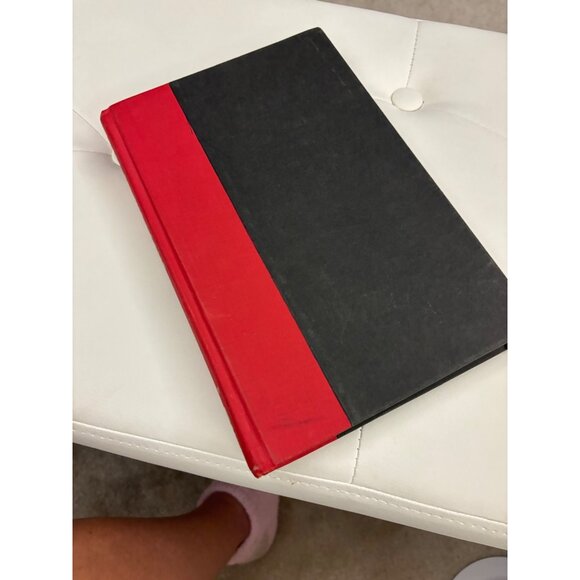 Blood On The Horns: The Long Strange Ride Of Michael Jordans Chicago Bulls - Picture 8 of 12